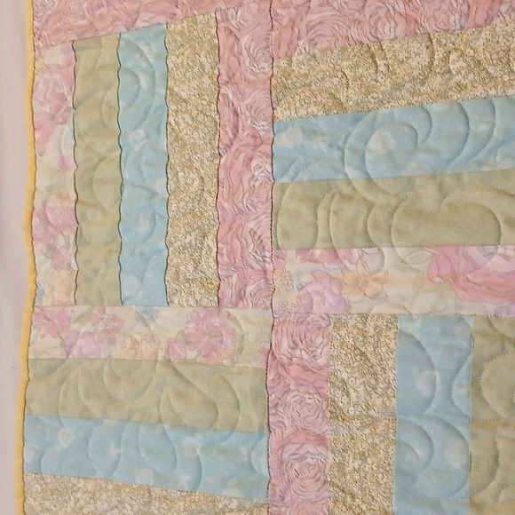 Patchwork Quilt Pastels - Picture 8 of 14